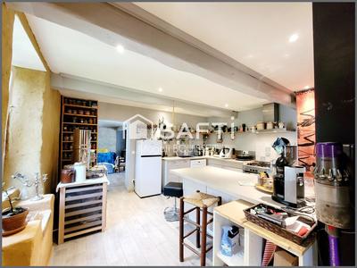 Maison - 248 m² - 7 pièces