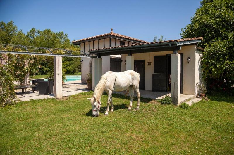 Propriété - 450 m² - 12 pièces