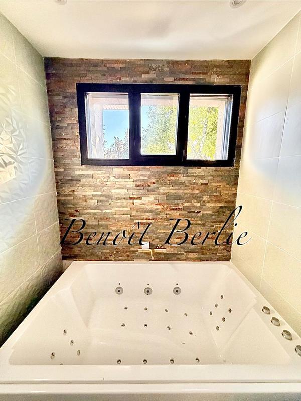 Maison - 217 m² - 7 pièces