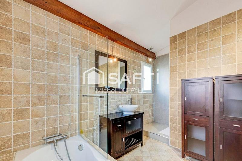 Maison - 205 m² - 6 pièces