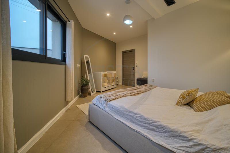 Propriété - 284 m² - 6 pièces