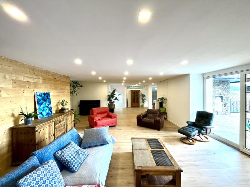 Maison - 475 m² - 8 pièces