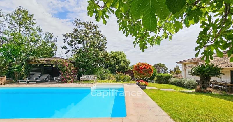 Villa - 215 m² - 6 pièces