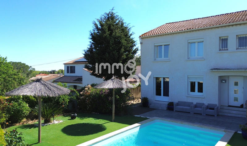 Villa - 213 m² - 8 pièces