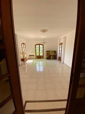 Maison traditionnelle - 353 m² - 9 pièces