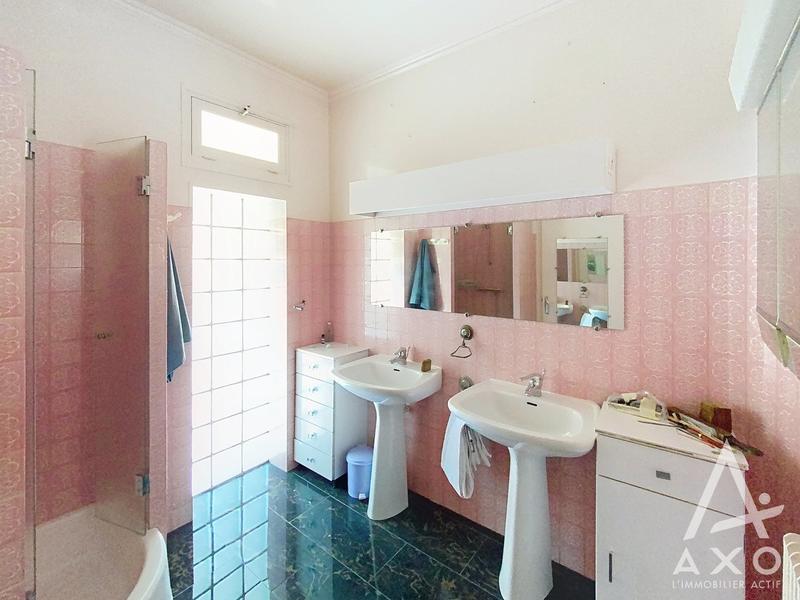 Maison - 228 m² - 7 pièces