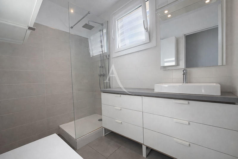 Appartement - 82 m² - 4 pièces