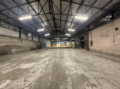 Local d'activités - 1 975 m²