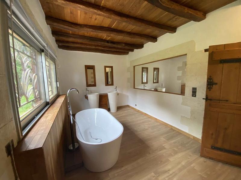 Maison en pierre - 260 m² - 8 pièces