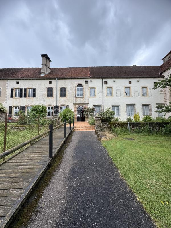 Propriété - 410 m² - 10 pièces