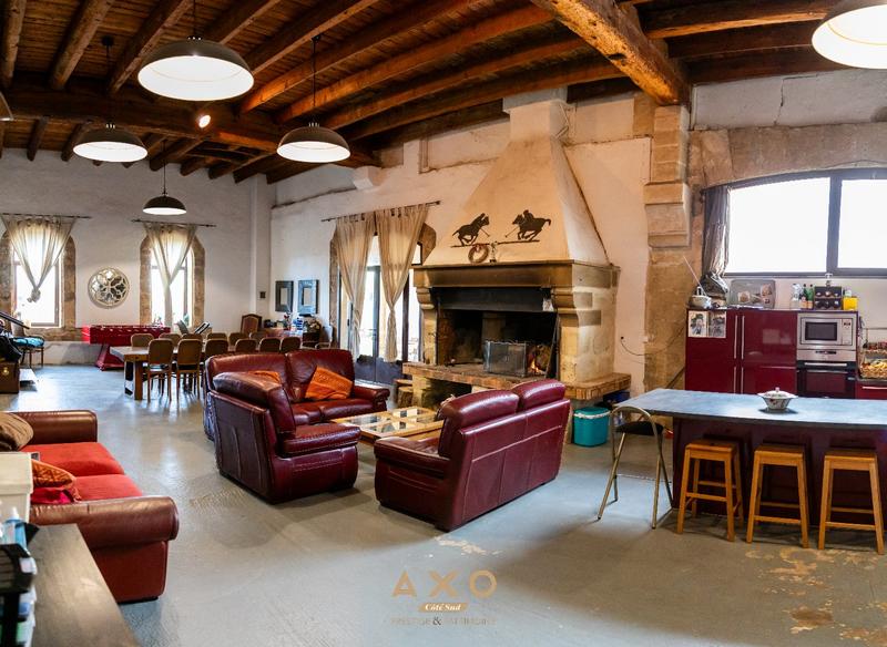 Propriété - 260 m² - 6 pièces