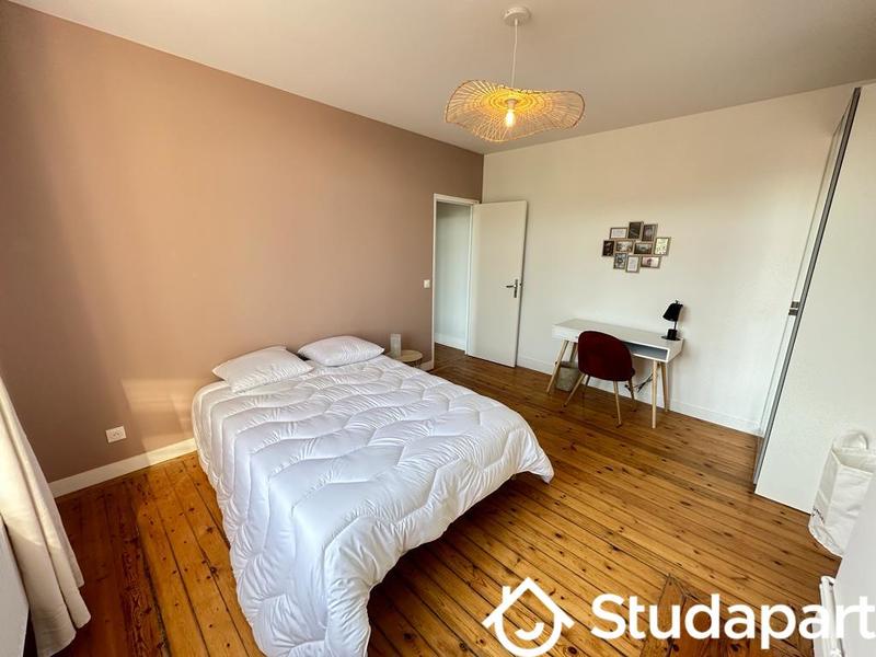 Chambre - 11 m² - 1 pièce