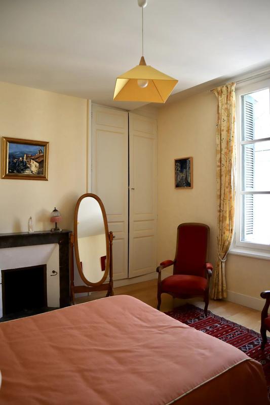 Maison - 275 m² - 10 pièces