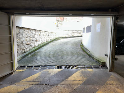 Parking / Garage - 12 m²