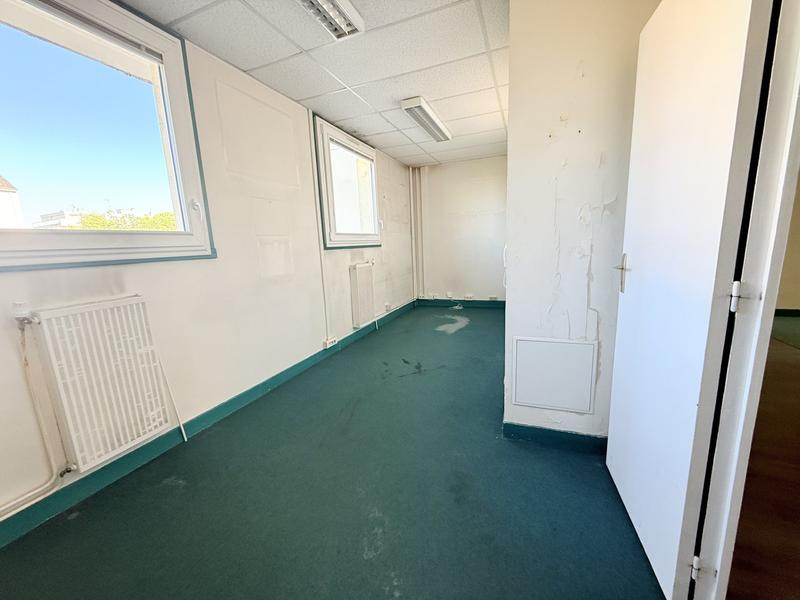 Local d'activités - 84 m² - 5 pièces