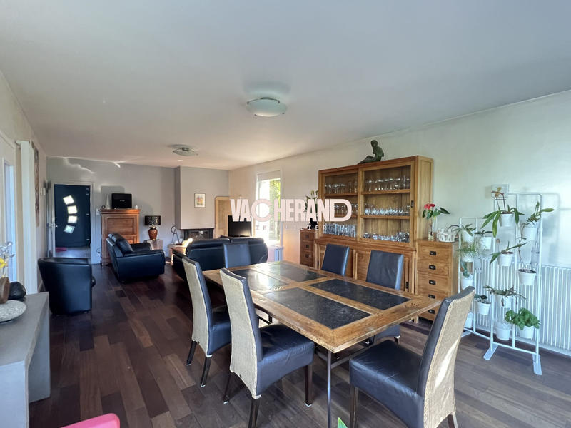 Maison - 250 m² - 6 pièces