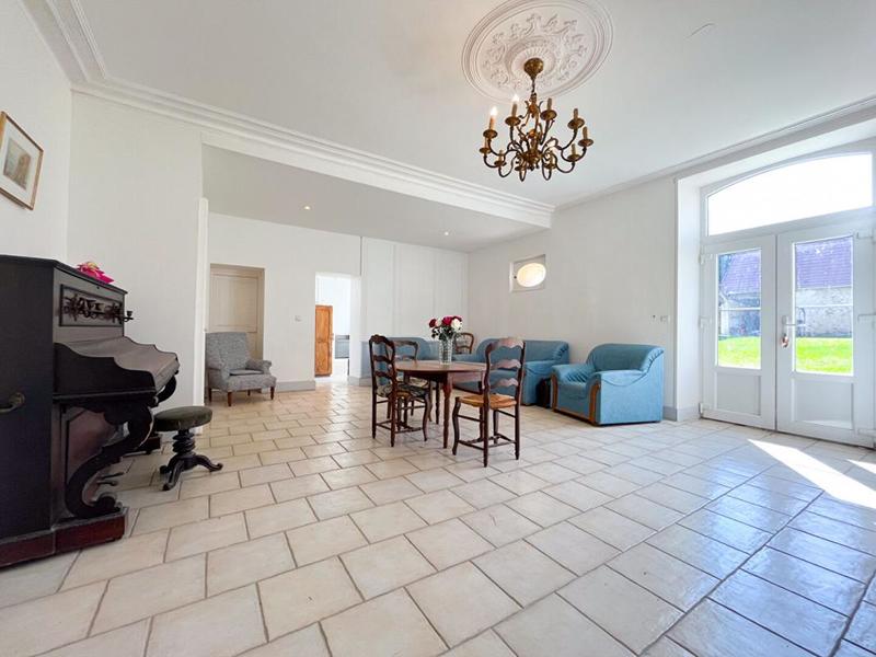 Maison - 250 m² - 7 pièces