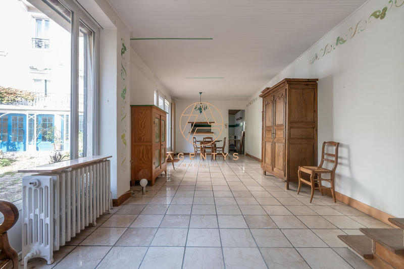 Maison - 265 m² - 7 pièces