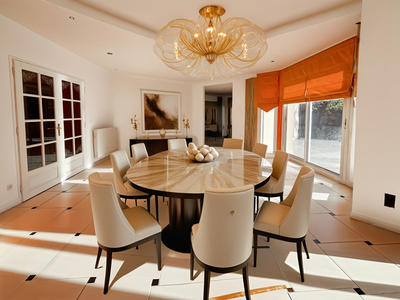 Maison - 228 m² - 7 pièces