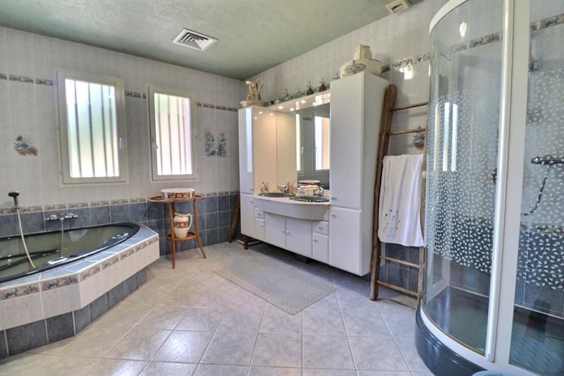 Maison - 181 m² - 7 pièces