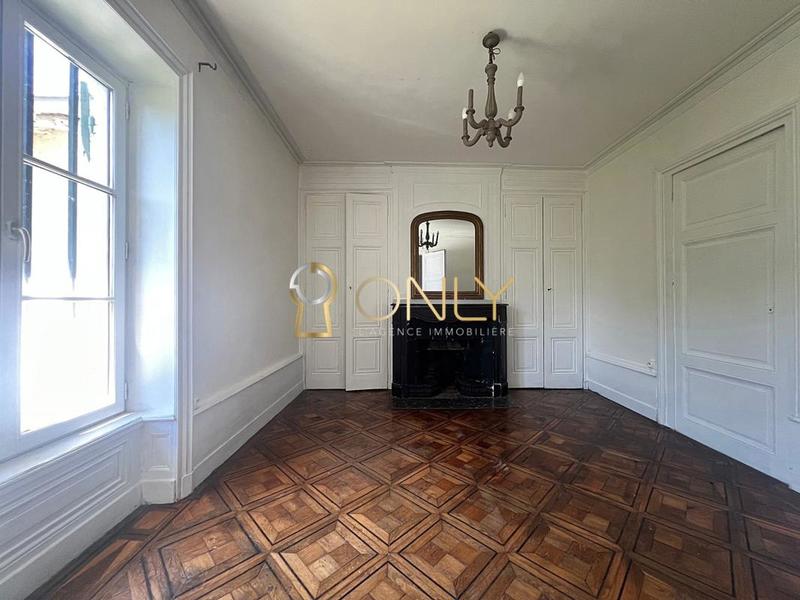 Maison - 285 m² - 10 pièces