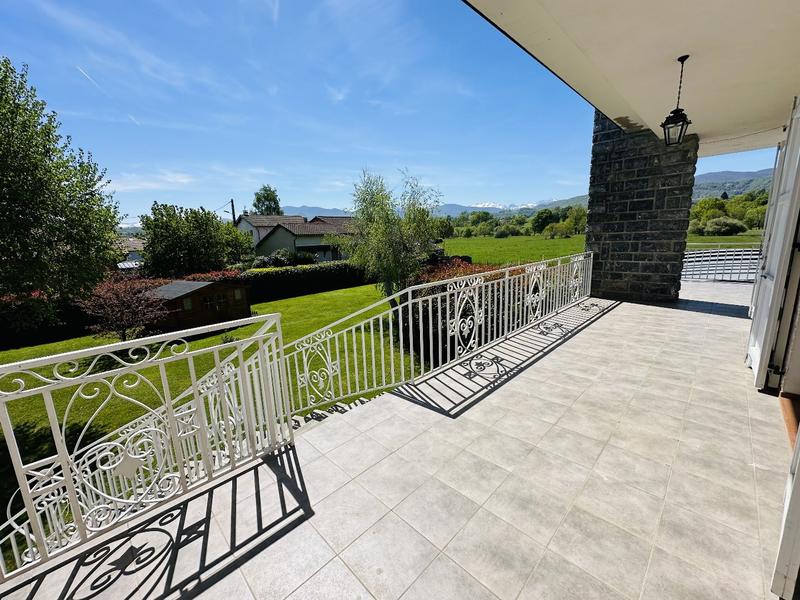 Maison - 250 m² - 9 pièces