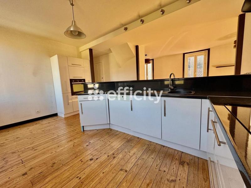 Maison - 240 m² - 10 pièces