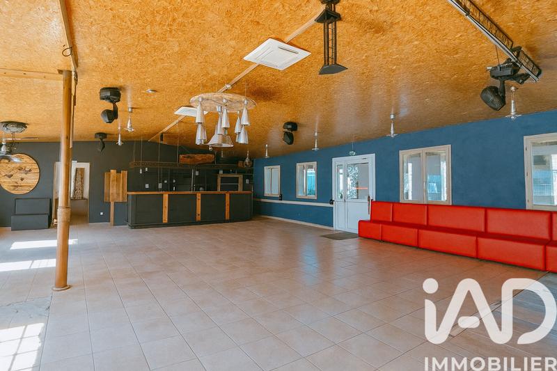 Maison - 930 m² - 4 pièces