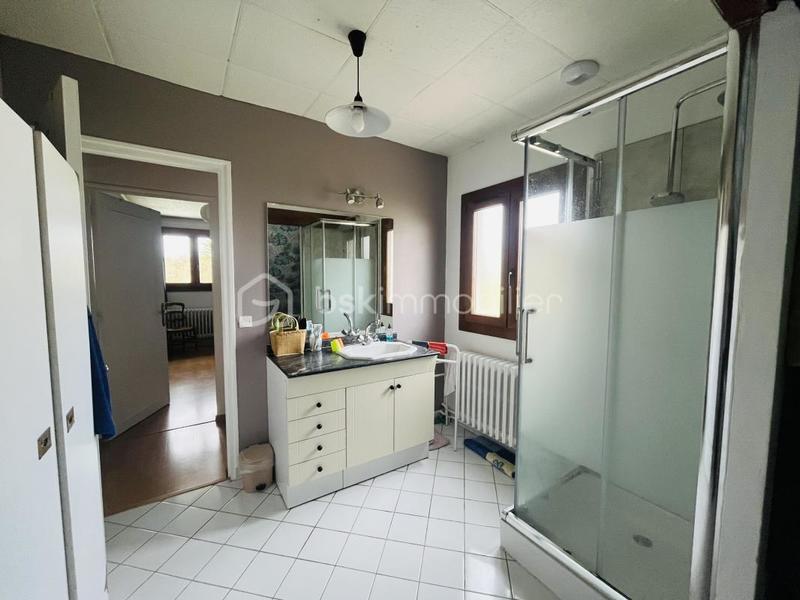 Maison - 222 m² - 8 pièces