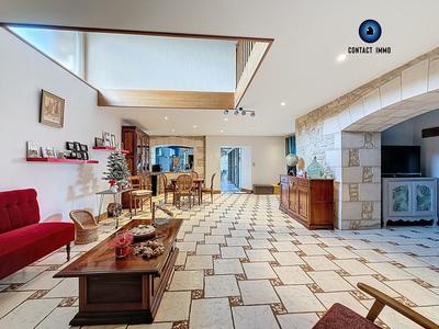 Maison - 279 m² - 9 pièces
