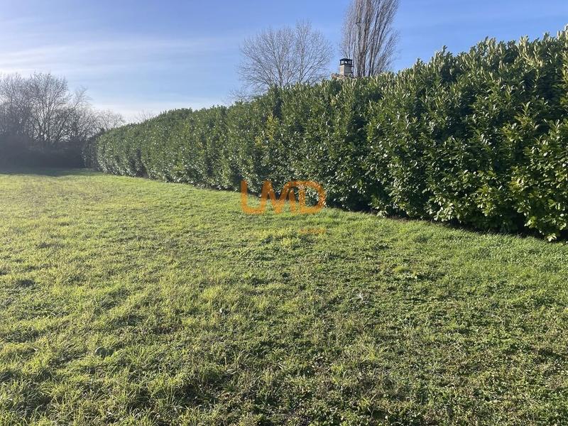 Terrain constructible - 1 193 m²