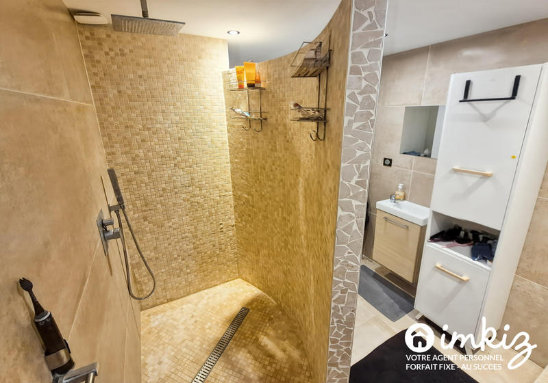 Maison - 220 m² - 7 pièces