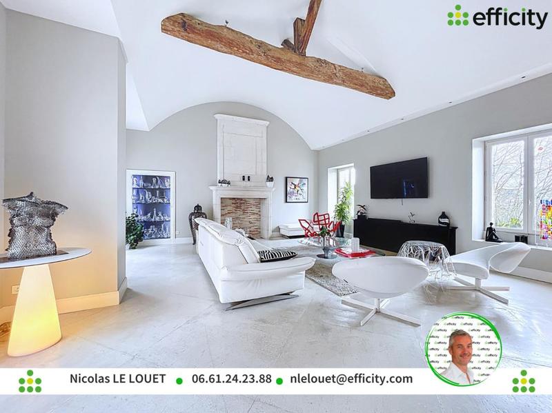 Demeure - 215 m² - 7 pièces