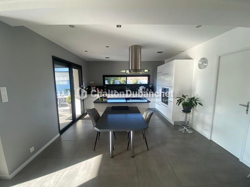 Maison - 200 m² - 8 pièces