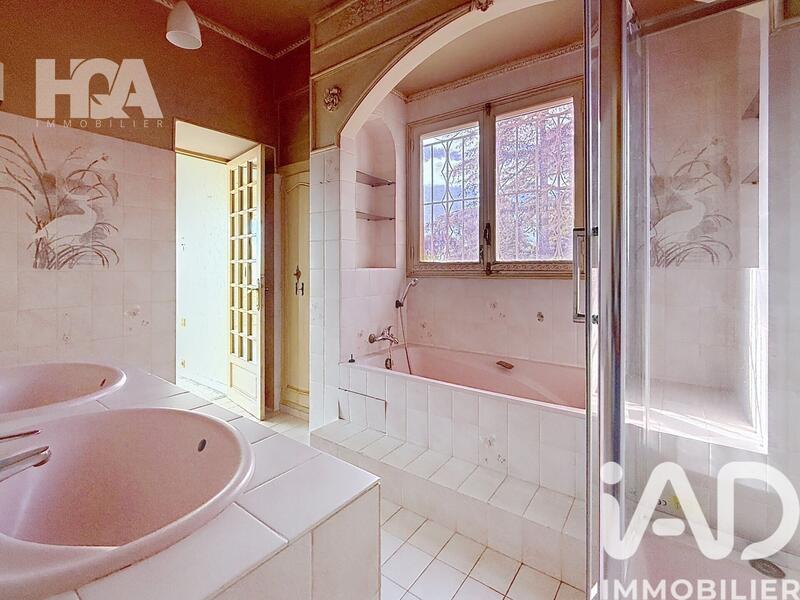 Maison - 275 m² - 8 pièces