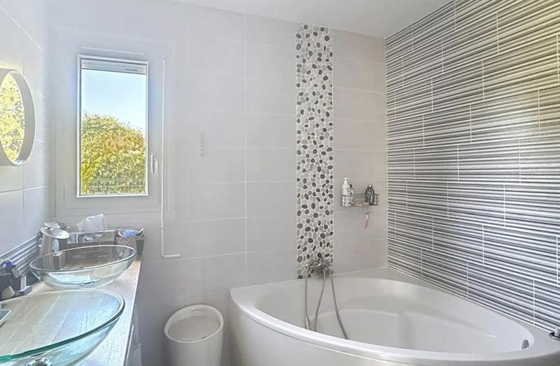 Maison - 191 m² - 8 pièces