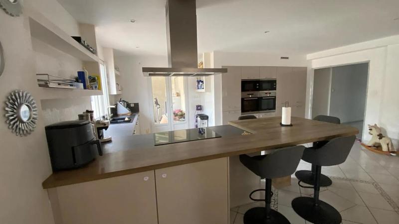 Maison - 190 m² - 8 pièces