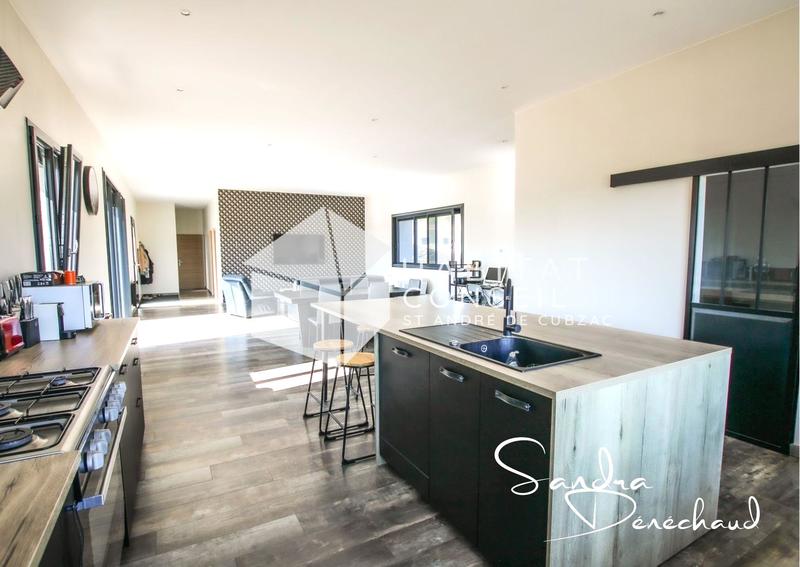 Maison - 240 m² - 7 pièces