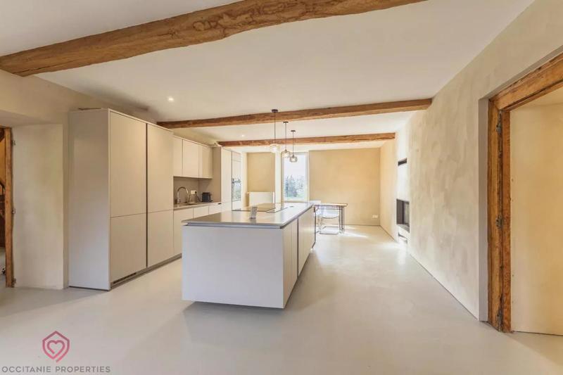 Maison - 380 m² - 10 pièces