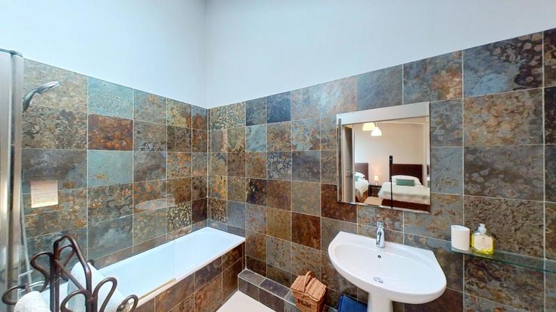 Maison traditionnelle - 181 m² - 9 pièces