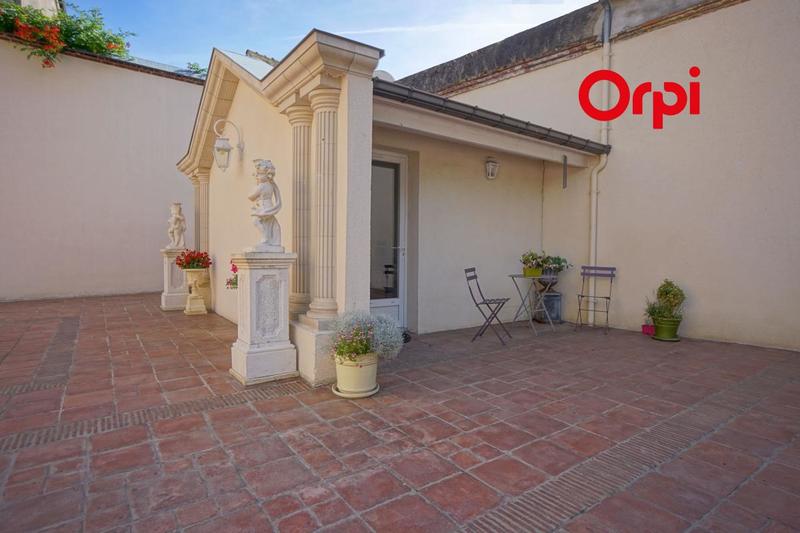 Propriété - 360 m² - 8 pièces