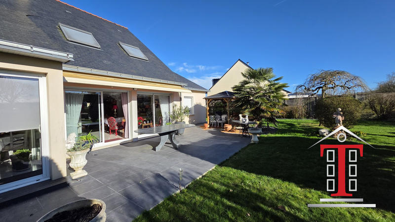 Maison traditionnelle - 186 m² - 7 pièces