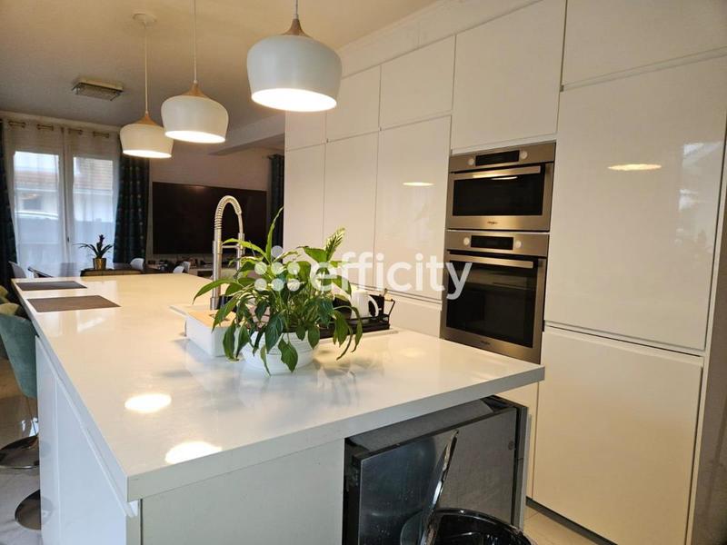 Maison - 145 m² - 8 pièces