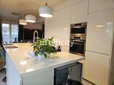 Maison - 145 m² - 8 pièces