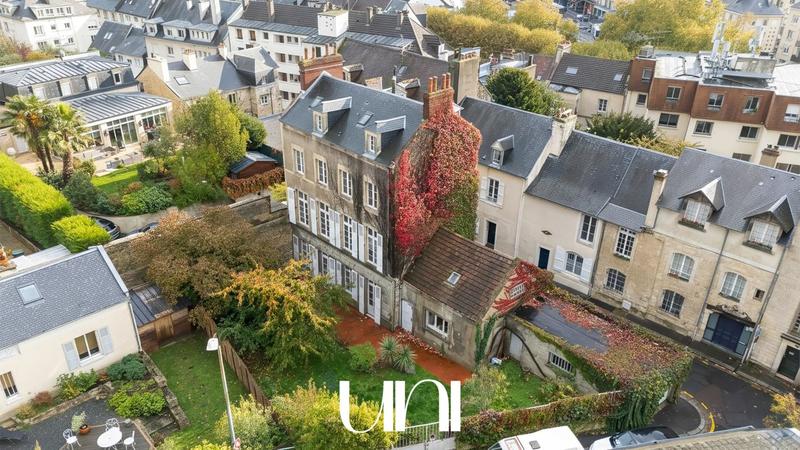 Maison - 218 m² - 8 pièces