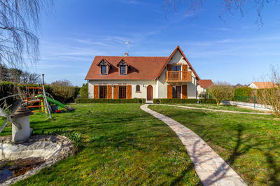 Maison - 198 m² - 8 pièces