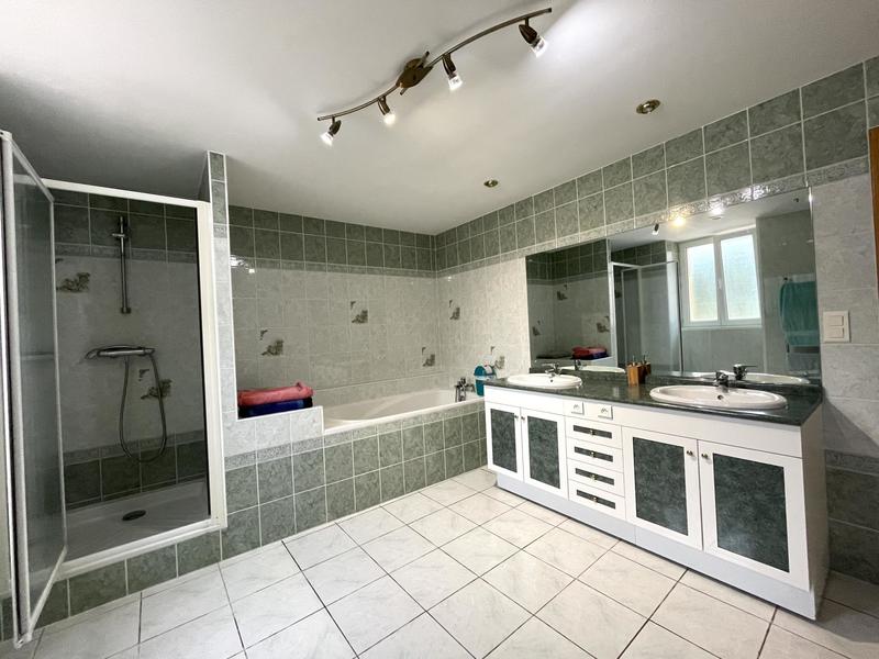 Maison ancienne - 263 m² - 8 pièces