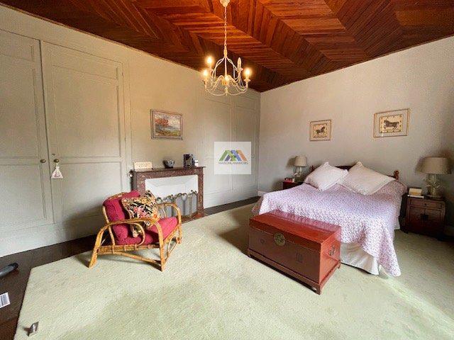 Maison - 283 m² - 8 pièces