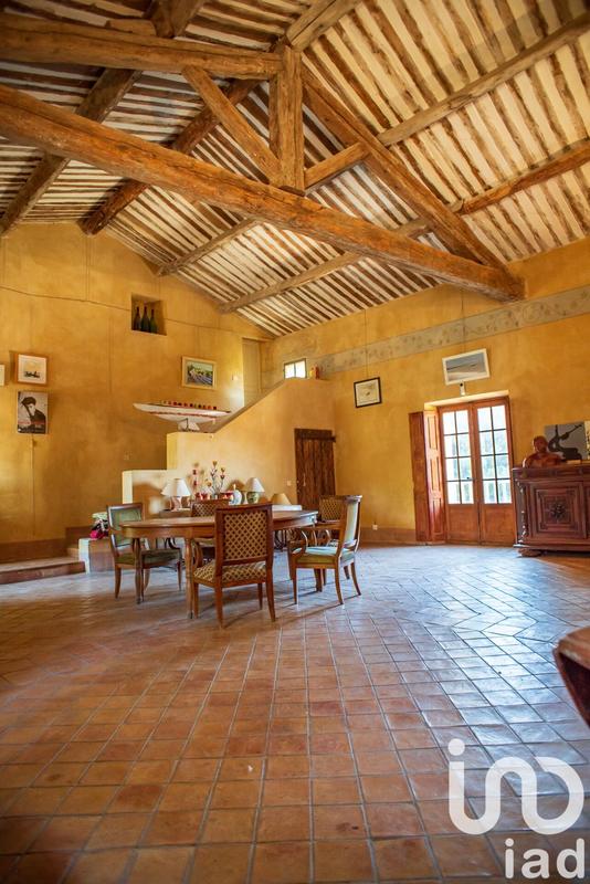 Maison - 693 m² - 10 pièces