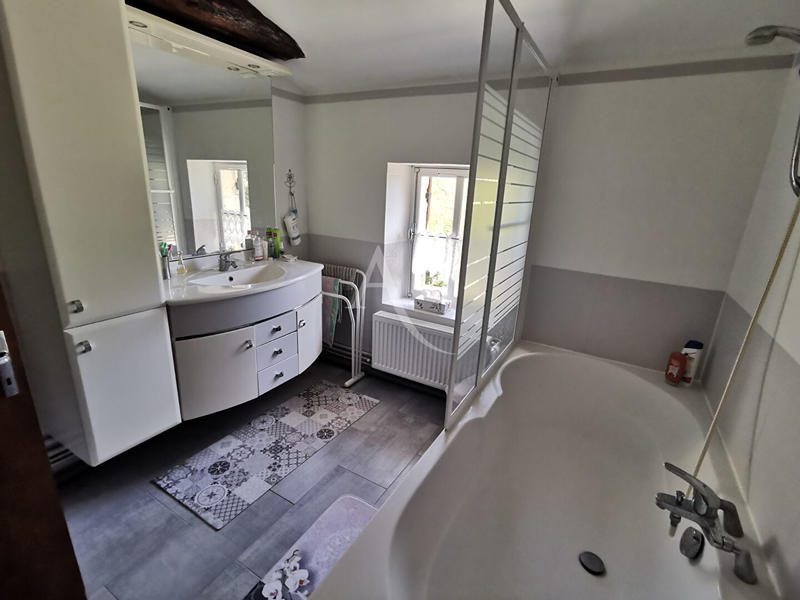 Maison - 373 m² - 11 pièces